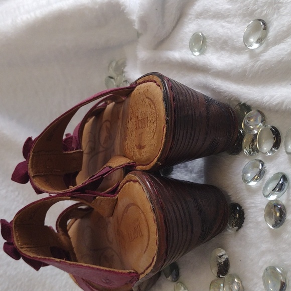 BORN Mulberry Leather Sandals - Picture 4 of 7